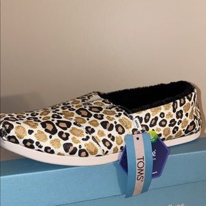 Women’s size 10 cheetah print Toms